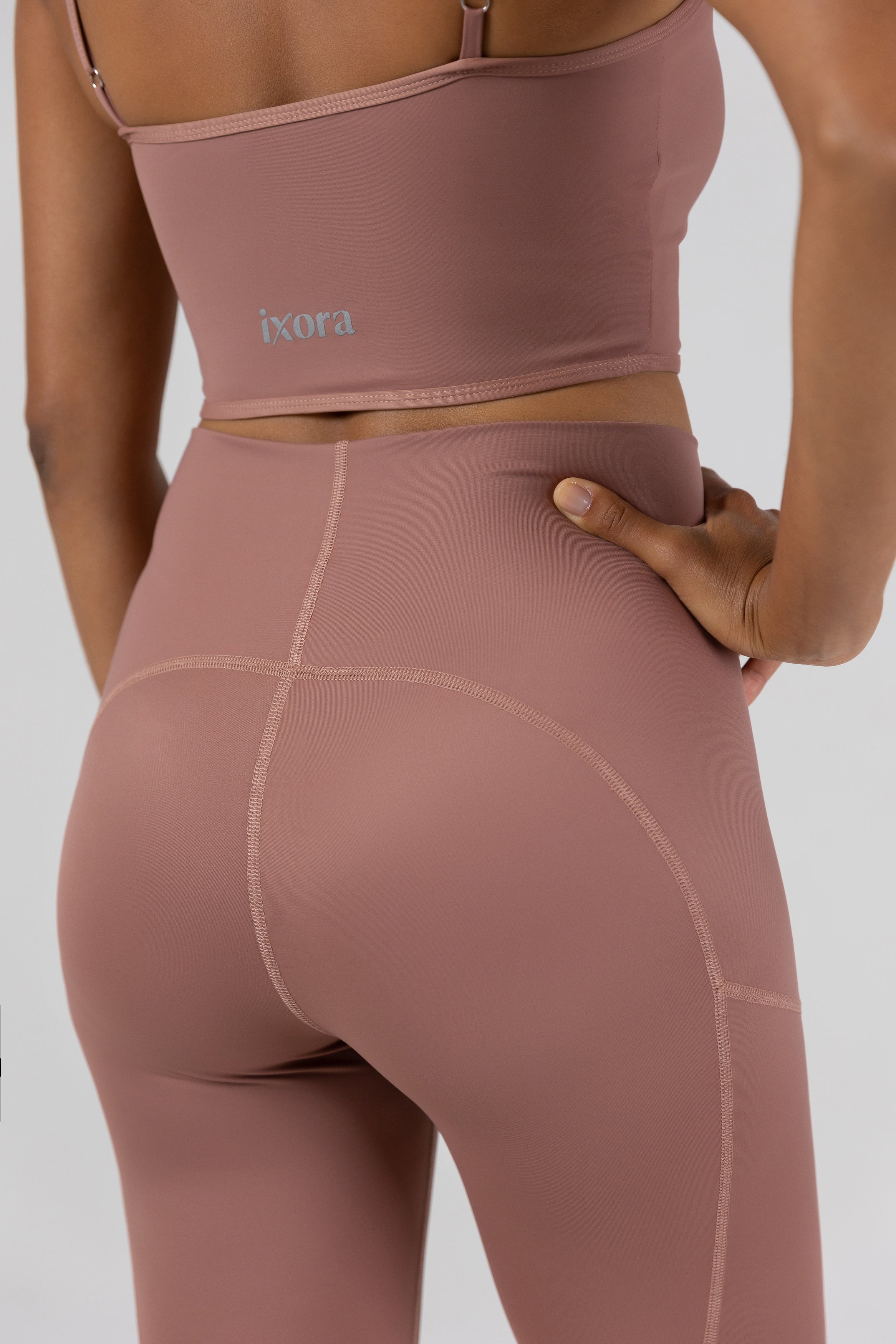 Sculpted V-Waist Leggings