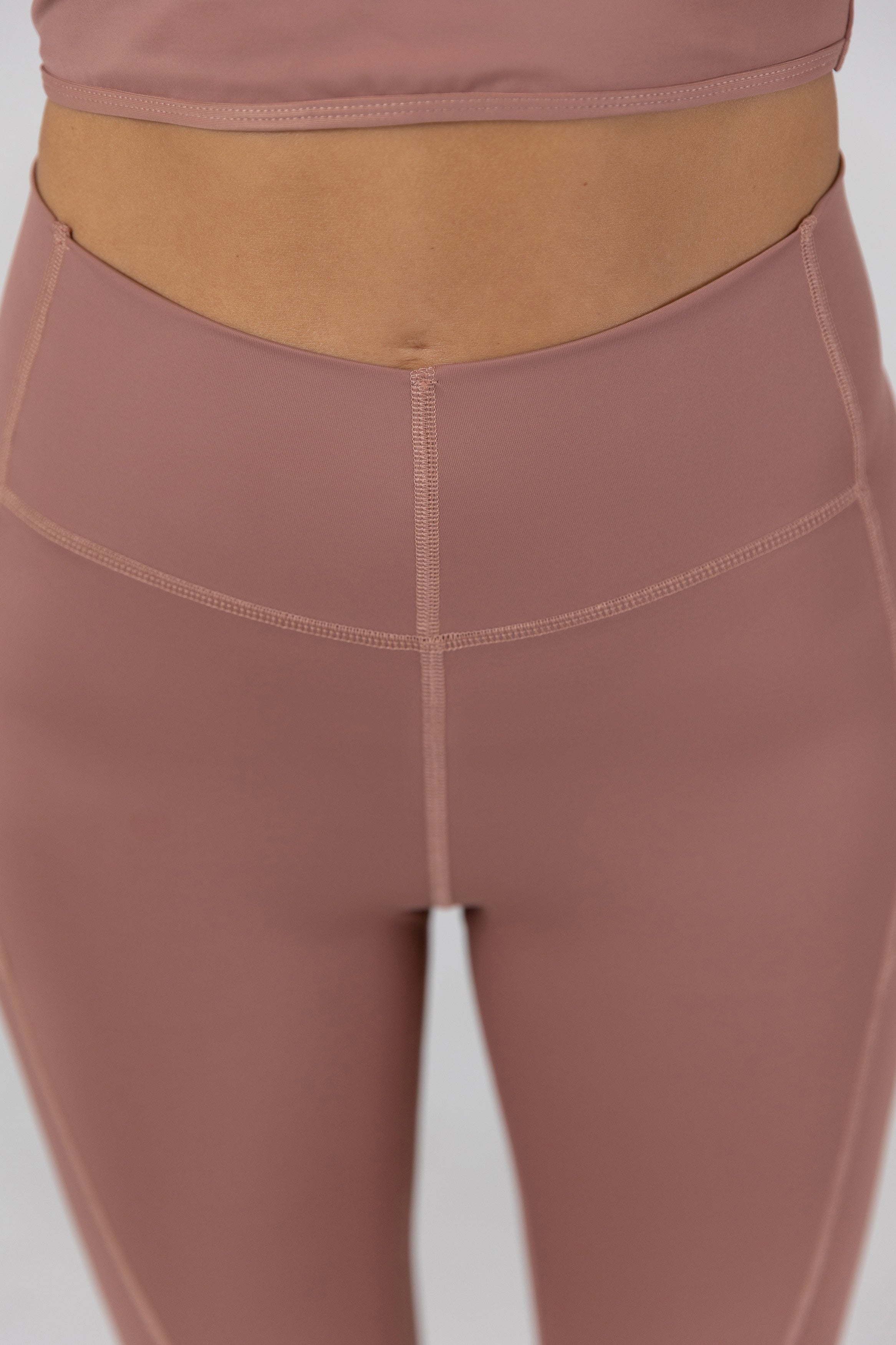 Sculpted V-Waist Leggings