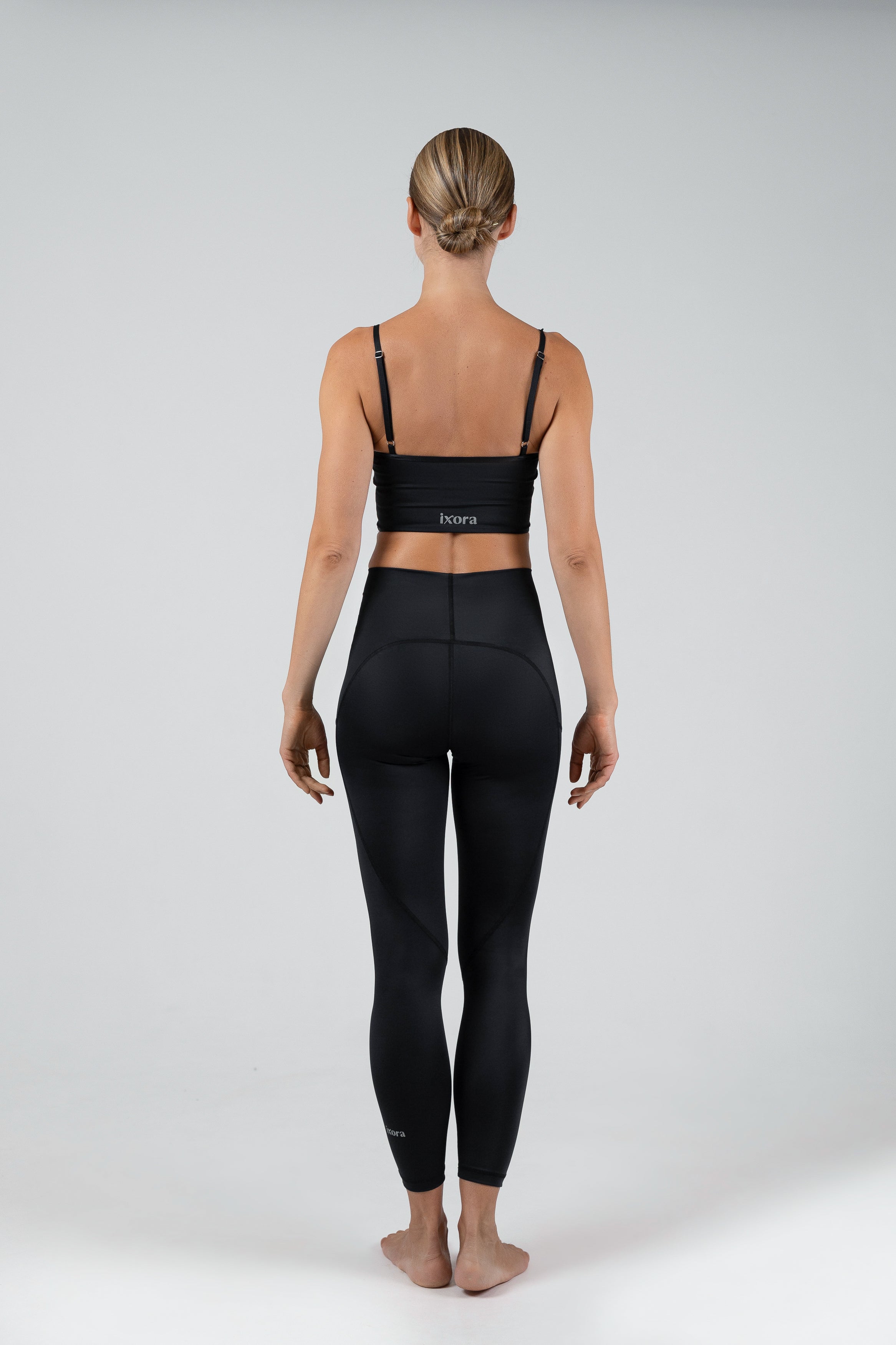 Sculpted V-Waist Leggings