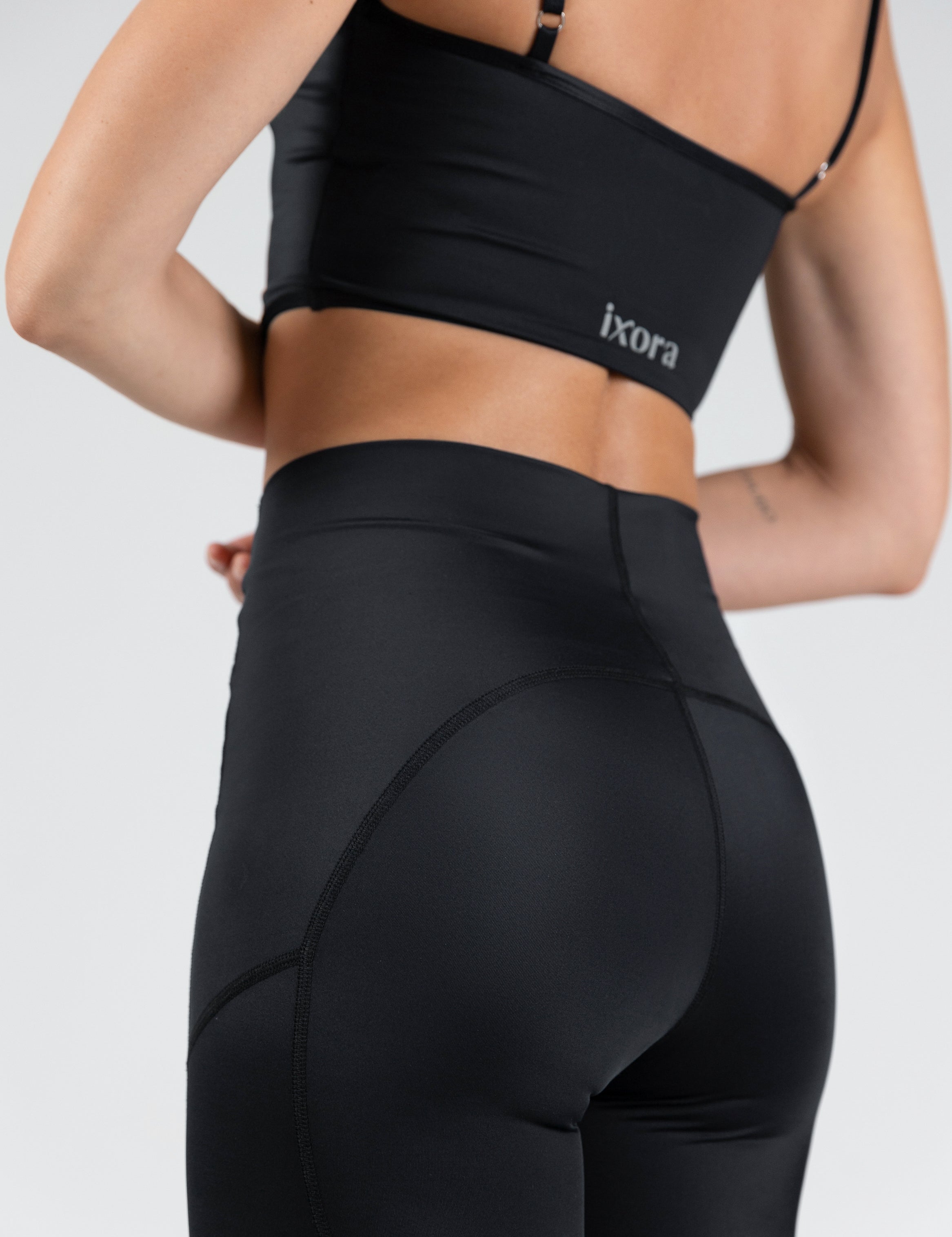 Sculpted V-Waist Leggings