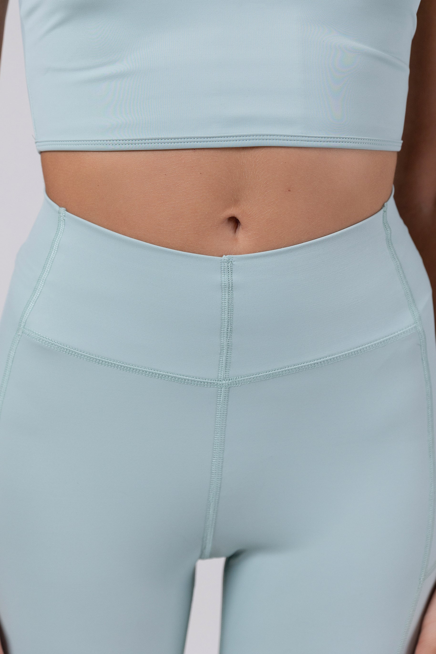 Sculpted V-Waist Leggings